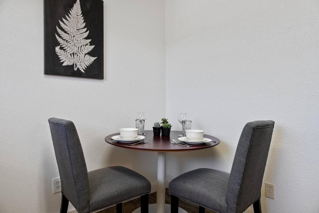Апартаменты Couples Studio 1 W Full Kitchen Окхерст Экстерьер фото